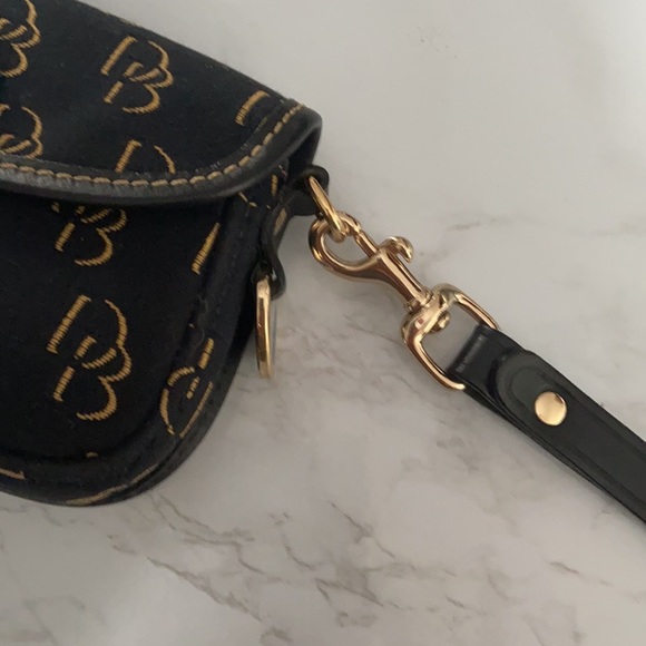 Dooney and Bourke pouch with detachable wristlet - Picture 5 of 9